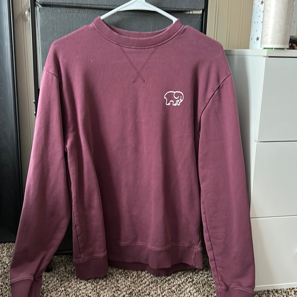 Ivory Ella crewneck. Color Maroon. Size adult small.